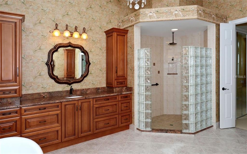 405 TRENWICK LANE, VENICE, Florida 34293, 4 Bedrooms Bedrooms, 11 Rooms Rooms,3 BathroomsBathrooms,Residential,For sale,TRENWICK,A4209969