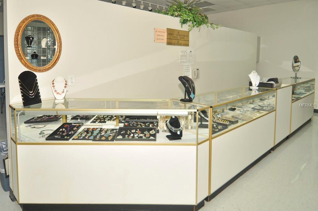 1341 BLUEWATER DRIVE, SUN CITY CENTER, Florida 33573, 2 Bedrooms Bedrooms, 7 Rooms Rooms,2 BathroomsBathrooms,Residential,For sale,BLUEWATER,T2928459