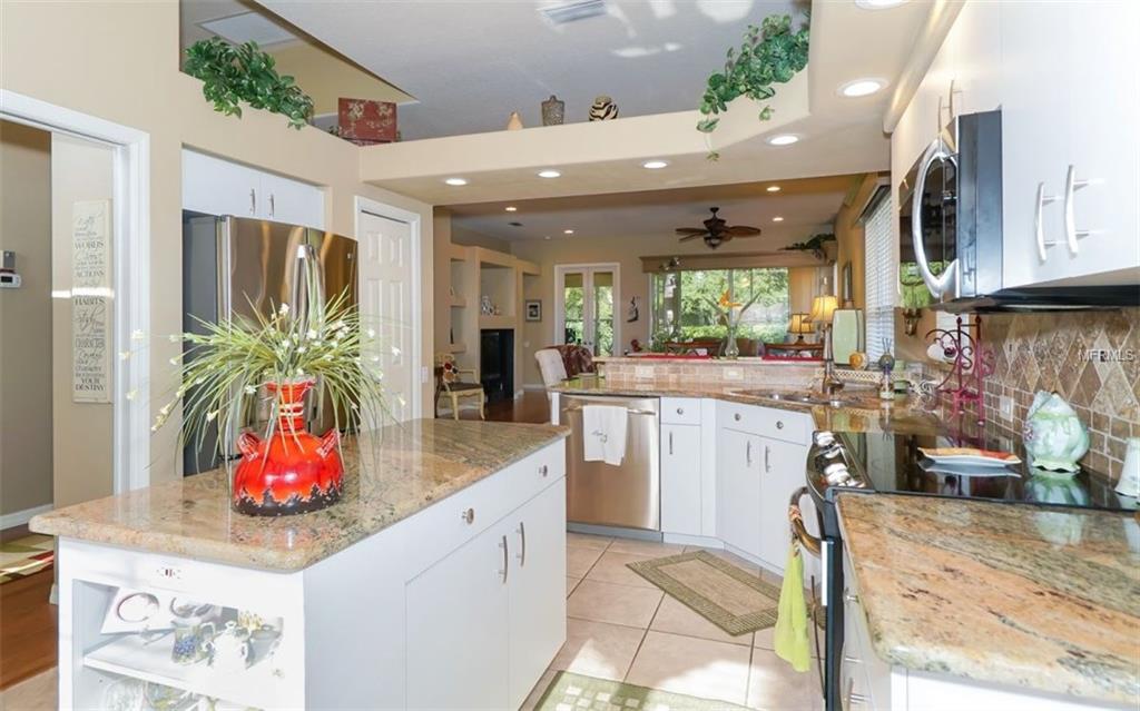 7157 DREWRYS BLUFF, BRADENTON, Florida 34203, 2 Bedrooms Bedrooms, 6 Rooms Rooms,2 BathroomsBathrooms,Residential,For sale,DREWRYS,A4194572