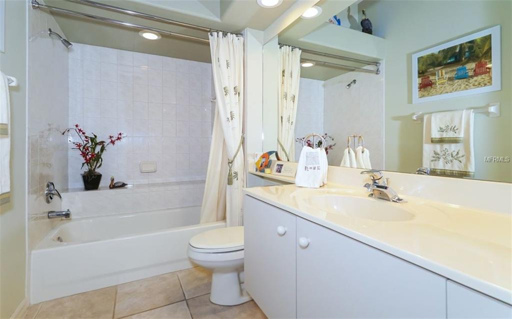 7157 DREWRYS BLUFF, BRADENTON, Florida 34203, 2 Bedrooms Bedrooms, 6 Rooms Rooms,2 BathroomsBathrooms,Residential,For sale,DREWRYS,A4194572