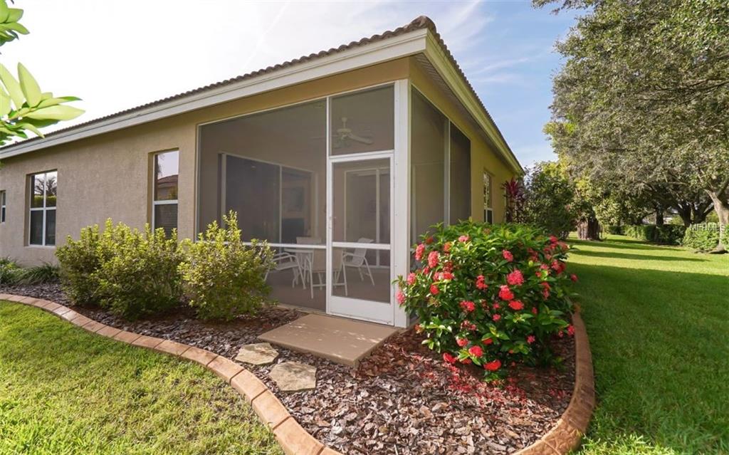 7157 DREWRYS BLUFF, BRADENTON, Florida 34203, 2 Bedrooms Bedrooms, 6 Rooms Rooms,2 BathroomsBathrooms,Residential,For sale,DREWRYS,A4194572