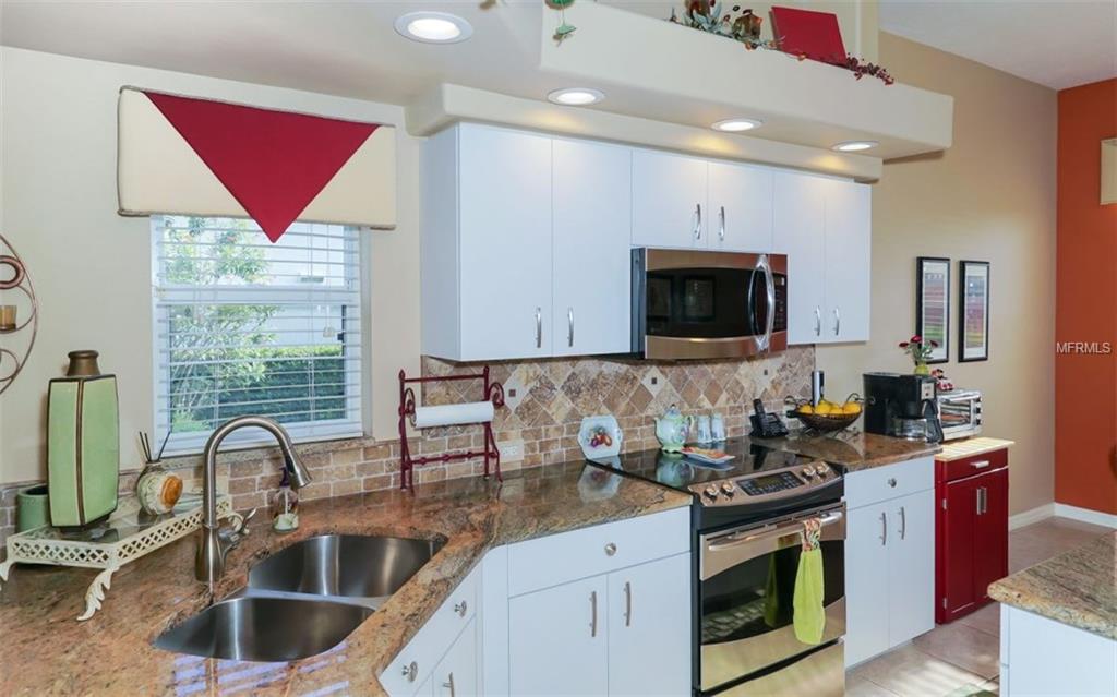 7157 DREWRYS BLUFF, BRADENTON, Florida 34203, 2 Bedrooms Bedrooms, 6 Rooms Rooms,2 BathroomsBathrooms,Residential,For sale,DREWRYS,A4194572