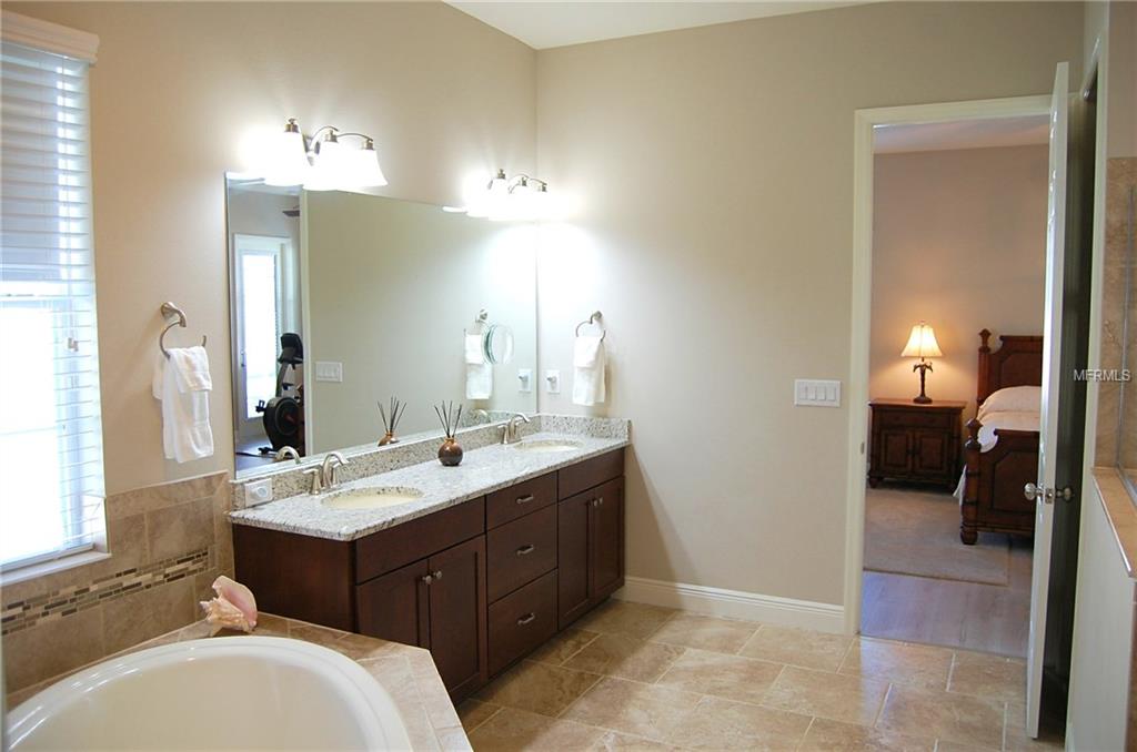 517 MANNS HARBOR DRIVE, APOLLO BEACH, Florida 33572, 3 Bedrooms Bedrooms, 9 Rooms Rooms,2 BathroomsBathrooms,Residential,For sale,MANNS HARBOR,T2923063