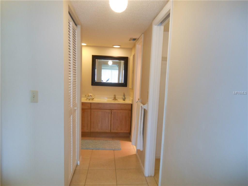 6939 W COUNTRY CLUB DRIVE N, SARASOTA, Florida 34243, 3 Bedrooms Bedrooms, 9 Rooms Rooms,2 BathroomsBathrooms,Residential,For sale,COUNTRY CLUB,A4209652