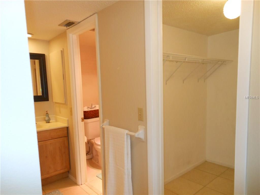 6939 W COUNTRY CLUB DRIVE N, SARASOTA, Florida 34243, 3 Bedrooms Bedrooms, 9 Rooms Rooms,2 BathroomsBathrooms,Residential,For sale,COUNTRY CLUB,A4209652