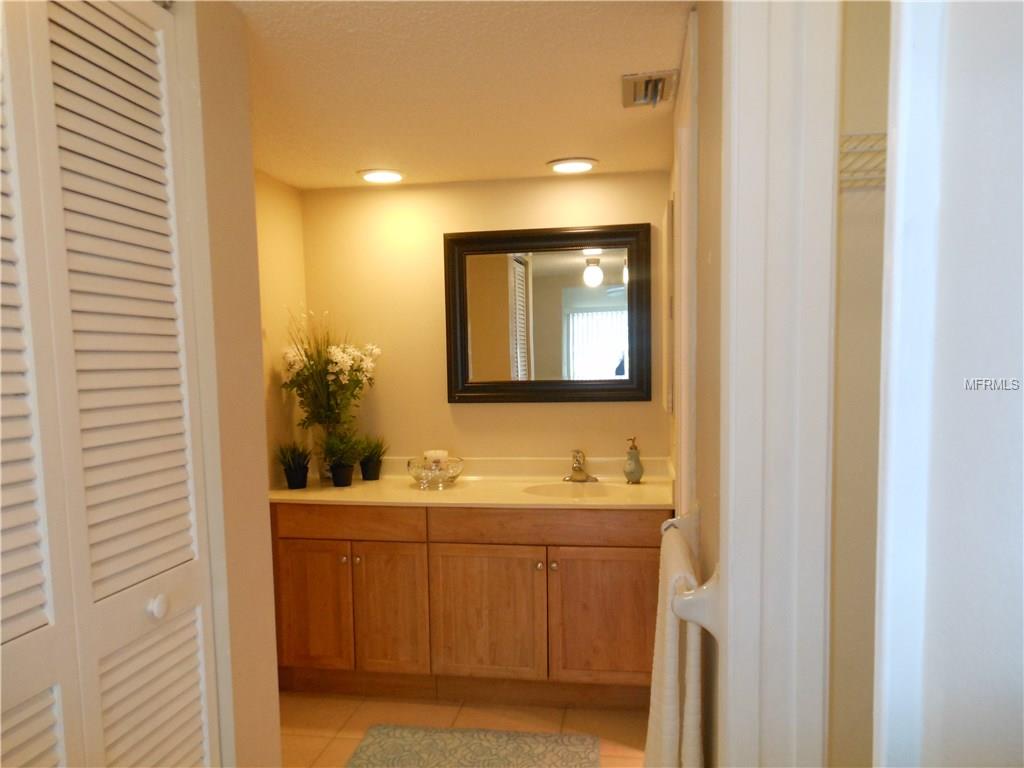 6939 W COUNTRY CLUB DRIVE N, SARASOTA, Florida 34243, 3 Bedrooms Bedrooms, 9 Rooms Rooms,2 BathroomsBathrooms,Residential,For sale,COUNTRY CLUB,A4209652