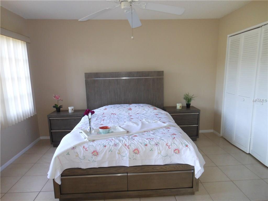 6939 W COUNTRY CLUB DRIVE N, SARASOTA, Florida 34243, 3 Bedrooms Bedrooms, 9 Rooms Rooms,2 BathroomsBathrooms,Residential,For sale,COUNTRY CLUB,A4209652