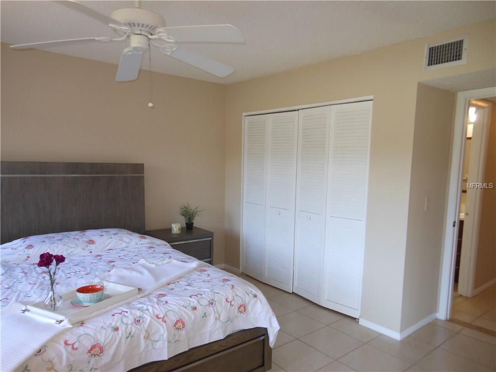 6939 W COUNTRY CLUB DRIVE N, SARASOTA, Florida 34243, 3 Bedrooms Bedrooms, 9 Rooms Rooms,2 BathroomsBathrooms,Residential,For sale,COUNTRY CLUB,A4209652