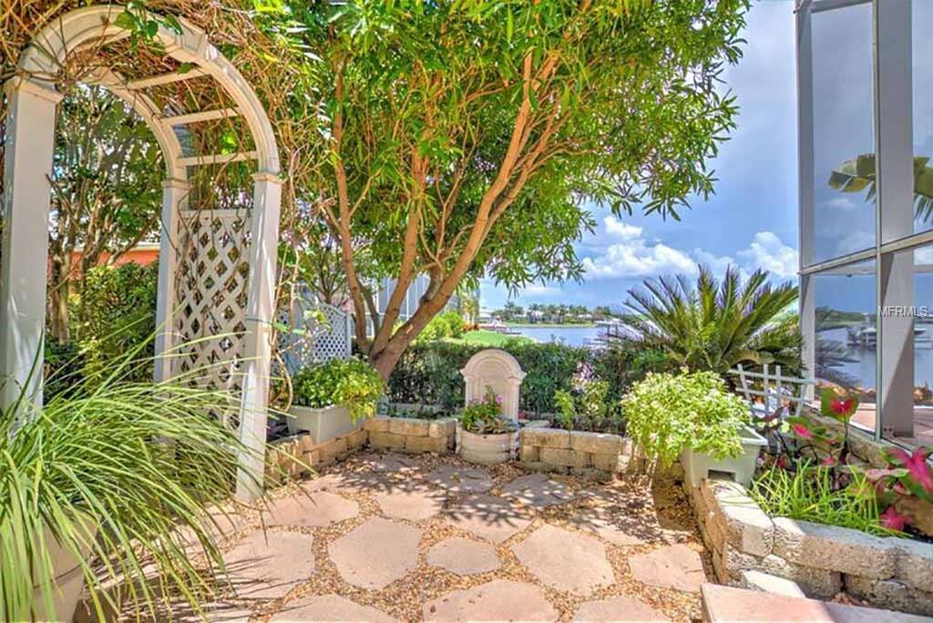 607 MANNS HARBOR DRIVE, APOLLO BEACH, Florida 33572, 4 Bedrooms Bedrooms, 12 Rooms Rooms,3 BathroomsBathrooms,Residential,For sale,MANNS HARBOR,T2899877