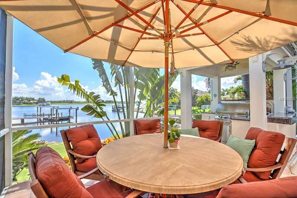 607 MANNS HARBOR DRIVE, APOLLO BEACH, Florida 33572, 4 Bedrooms Bedrooms, 12 Rooms Rooms,3 BathroomsBathrooms,Residential,For sale,MANNS HARBOR,T2899877