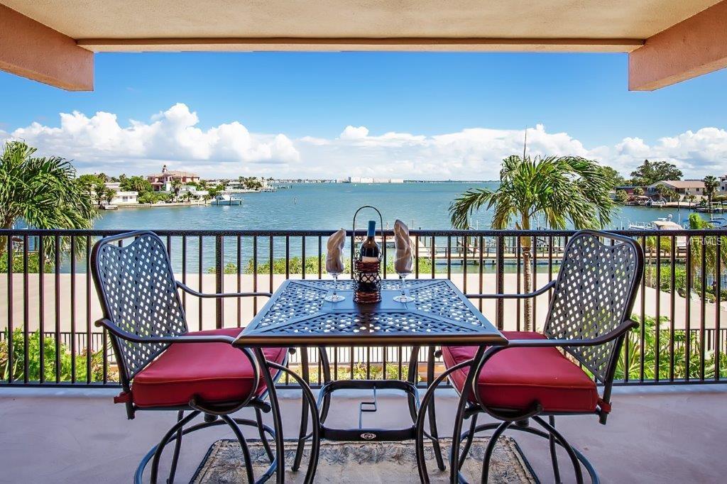 5301 GULF BOULEVARD, ST PETE BEACH, Florida 33706, 3 Bedrooms Bedrooms, 5 Rooms Rooms,3 BathroomsBathrooms,Residential,For sale,GULF,U7835621