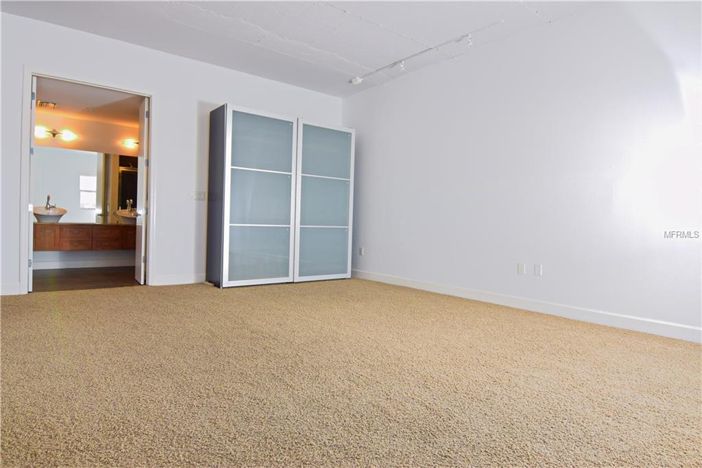 1002 CHANNELSIDE DRIVE, TAMPA, Florida 33602, 1 Bedroom Bedrooms, 3 Rooms Rooms,2 BathroomsBathrooms,Residential,For sale,CHANNELSIDE,T2916817