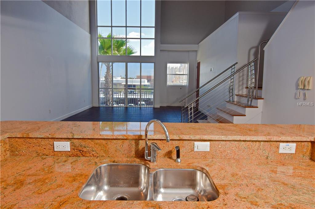 1002 CHANNELSIDE DRIVE, TAMPA, Florida 33602, 1 Bedroom Bedrooms, 3 Rooms Rooms,2 BathroomsBathrooms,Residential,For sale,CHANNELSIDE,T2916817