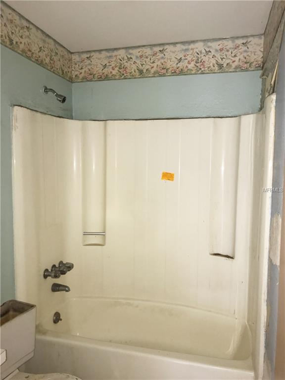 959 SUNRISE COURT, WINTER HAVEN, Florida 33880, 4 Bedrooms Bedrooms, 3 Rooms Rooms,2 BathroomsBathrooms,Residential,For sale,SUNRISE,T2899881