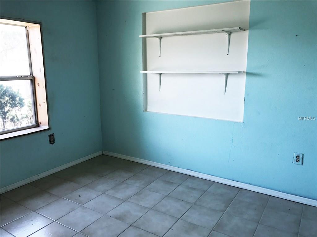 959 SUNRISE COURT, WINTER HAVEN, Florida 33880, 4 Bedrooms Bedrooms, 3 Rooms Rooms,2 BathroomsBathrooms,Residential,For sale,SUNRISE,T2899881