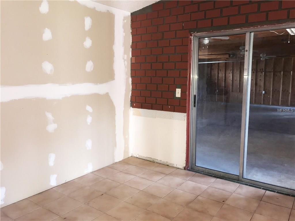 959 SUNRISE COURT, WINTER HAVEN, Florida 33880, 4 Bedrooms Bedrooms, 3 Rooms Rooms,2 BathroomsBathrooms,Residential,For sale,SUNRISE,T2899881