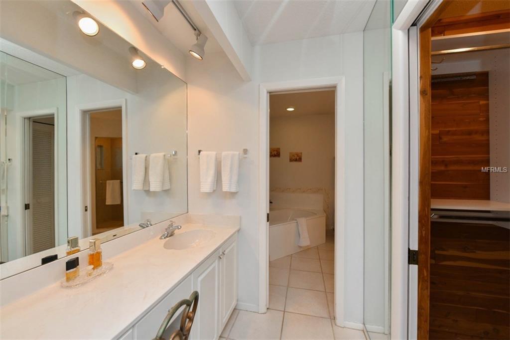 3728 TORREY PINES BOULEVARD, SARASOTA, Florida 34238, 3 Bedrooms Bedrooms, 9 Rooms Rooms,2 BathroomsBathrooms,Residential,For sale,TORREY PINES,A4204630