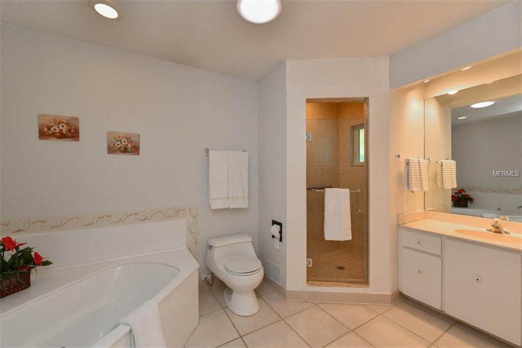 3728 TORREY PINES BOULEVARD, SARASOTA, Florida 34238, 3 Bedrooms Bedrooms, 9 Rooms Rooms,2 BathroomsBathrooms,Residential,For sale,TORREY PINES,A4204630