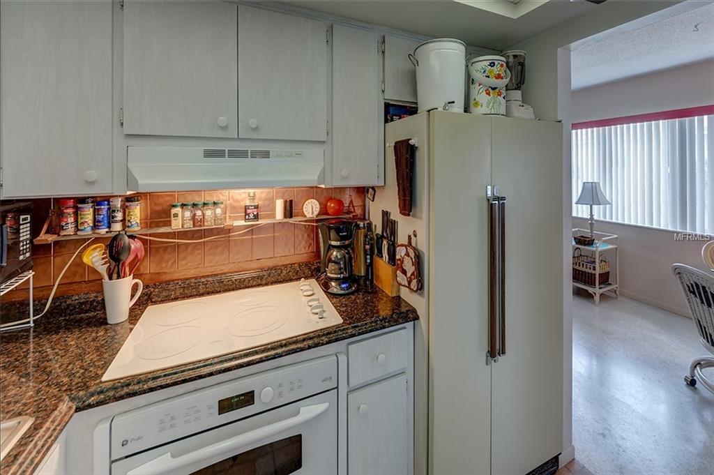 1804 ROXANE WAY, SARASOTA, Florida 34235, 2 Bedrooms Bedrooms, 5 Rooms Rooms,1 BathroomBathrooms,Residential,For sale,ROXANE,A4207848