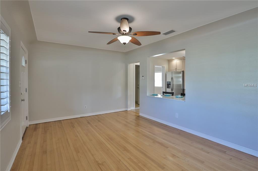 1701 OXFORD STREET N, ST PETERSBURG, Florida 33710, 3 Bedrooms Bedrooms, 6 Rooms Rooms,2 BathroomsBathrooms,Residential,For sale,OXFORD,U7847174