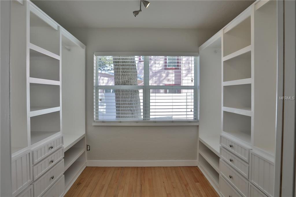 1701 OXFORD STREET N, ST PETERSBURG, Florida 33710, 3 Bedrooms Bedrooms, 6 Rooms Rooms,2 BathroomsBathrooms,Residential,For sale,OXFORD,U7847174