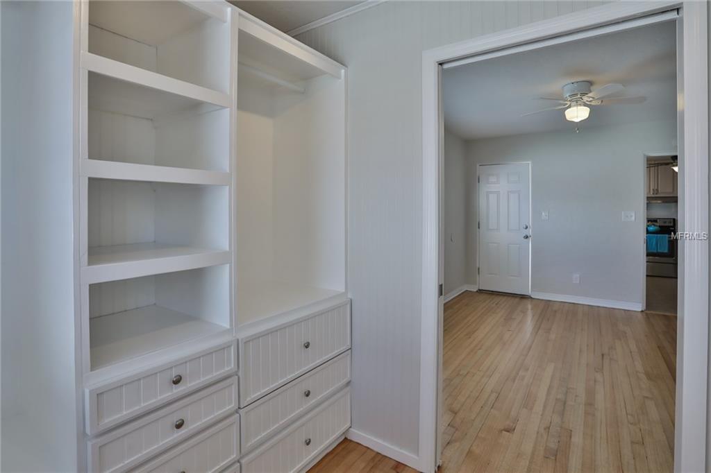 1701 OXFORD STREET N, ST PETERSBURG, Florida 33710, 3 Bedrooms Bedrooms, 6 Rooms Rooms,2 BathroomsBathrooms,Residential,For sale,OXFORD,U7847174