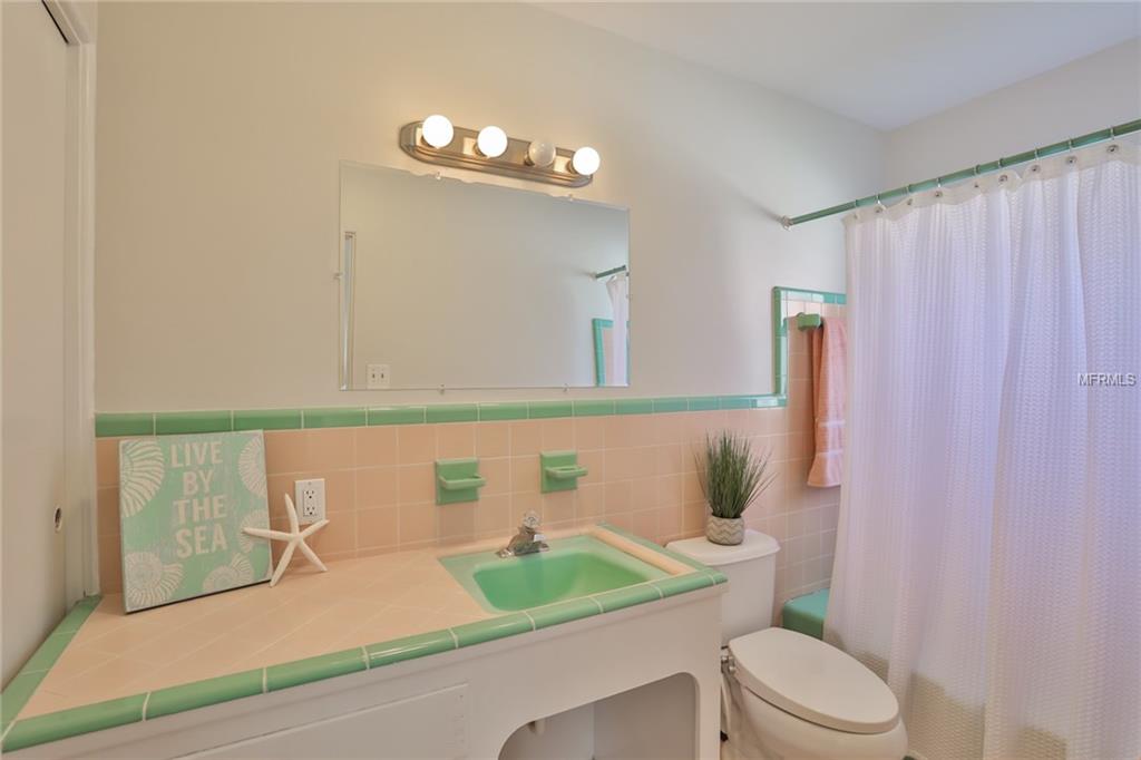1701 OXFORD STREET N, ST PETERSBURG, Florida 33710, 3 Bedrooms Bedrooms, 6 Rooms Rooms,2 BathroomsBathrooms,Residential,For sale,OXFORD,U7847174