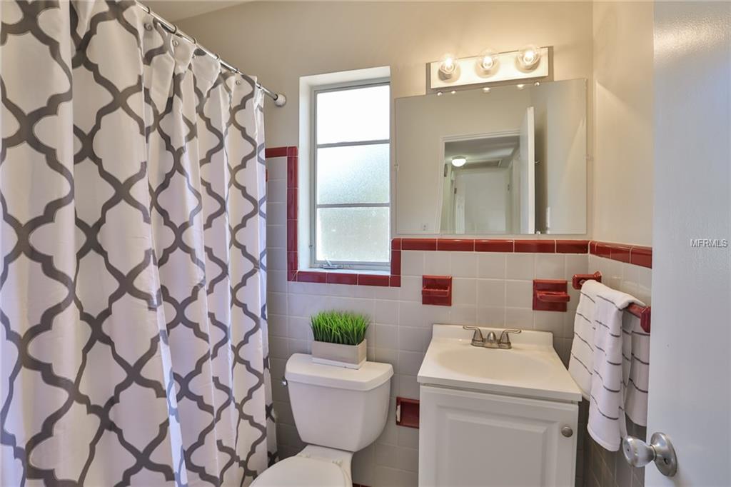 1701 OXFORD STREET N, ST PETERSBURG, Florida 33710, 3 Bedrooms Bedrooms, 6 Rooms Rooms,2 BathroomsBathrooms,Residential,For sale,OXFORD,U7847174