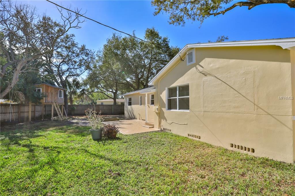 1701 OXFORD STREET N, ST PETERSBURG, Florida 33710, 3 Bedrooms Bedrooms, 6 Rooms Rooms,2 BathroomsBathrooms,Residential,For sale,OXFORD,U7847174