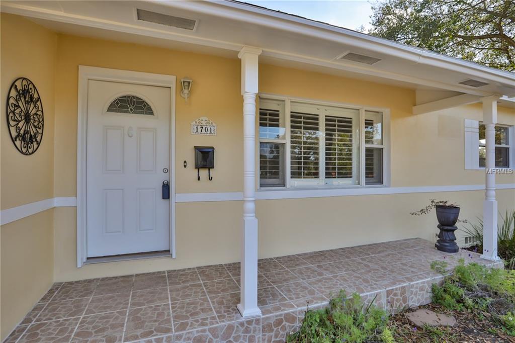 1701 OXFORD STREET N, ST PETERSBURG, Florida 33710, 3 Bedrooms Bedrooms, 6 Rooms Rooms,2 BathroomsBathrooms,Residential,For sale,OXFORD,U7847174