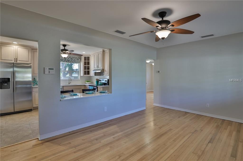 1701 OXFORD STREET N, ST PETERSBURG, Florida 33710, 3 Bedrooms Bedrooms, 6 Rooms Rooms,2 BathroomsBathrooms,Residential,For sale,OXFORD,U7847174