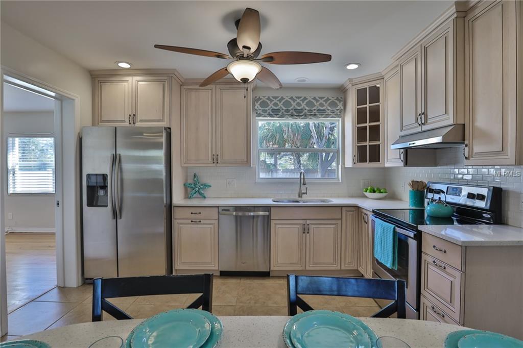 1701 OXFORD STREET N, ST PETERSBURG, Florida 33710, 3 Bedrooms Bedrooms, 6 Rooms Rooms,2 BathroomsBathrooms,Residential,For sale,OXFORD,U7847174