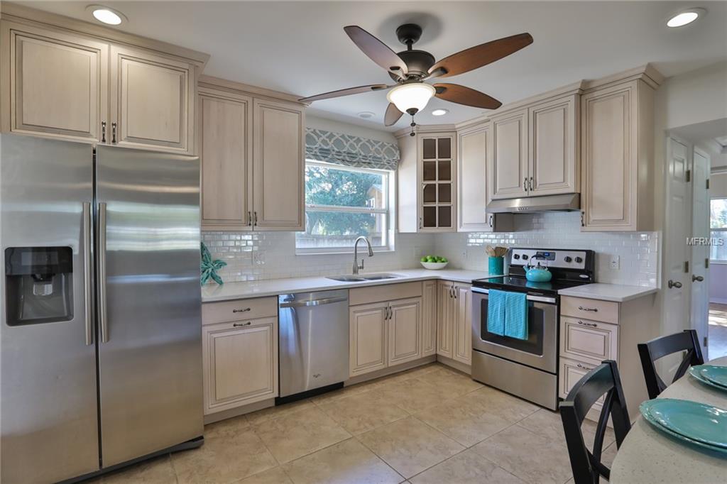 1701 OXFORD STREET N, ST PETERSBURG, Florida 33710, 3 Bedrooms Bedrooms, 6 Rooms Rooms,2 BathroomsBathrooms,Residential,For sale,OXFORD,U7847174