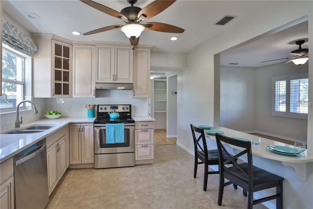 1701 OXFORD STREET N, ST PETERSBURG, Florida 33710, 3 Bedrooms Bedrooms, 6 Rooms Rooms,2 BathroomsBathrooms,Residential,For sale,OXFORD,U7847174