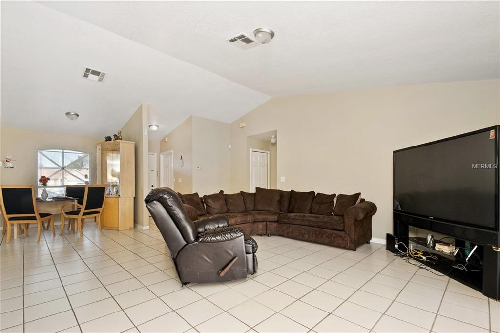 119 WHITEHALL WAY, KISSIMMEE, Florida 34758, 3 Bedrooms Bedrooms, 5 Rooms Rooms,2 BathroomsBathrooms,Residential,For sale,WHITEHALL,O5561450