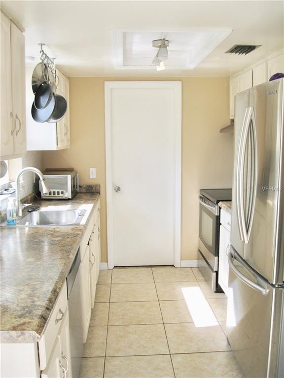 2200 HENDERSON DRIVE, ORLANDO, Florida 32806, 3 Bedrooms Bedrooms, 6 Rooms Rooms,2 BathroomsBathrooms,Residential,For sale,HENDERSON,O5561630