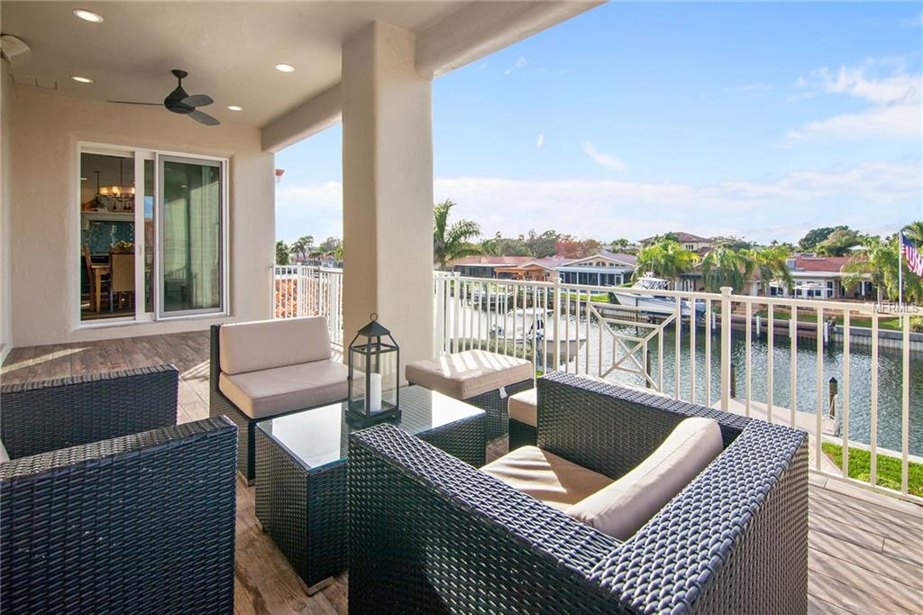 2075 CAROLINA AVENUE NE, ST PETERSBURG, Florida 33703, 5 Bedrooms Bedrooms, 4 Rooms Rooms,4 BathroomsBathrooms,Residential,For sale,CAROLINA,U7847471