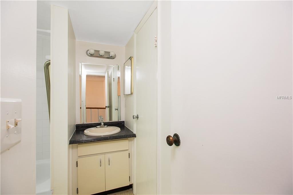 122 N KINGS AVENUE, BRANDON, Florida 33510, 2 Bedrooms Bedrooms, 4 Rooms Rooms,1 BathroomBathrooms,Residential,For sale,KINGS,T2928462