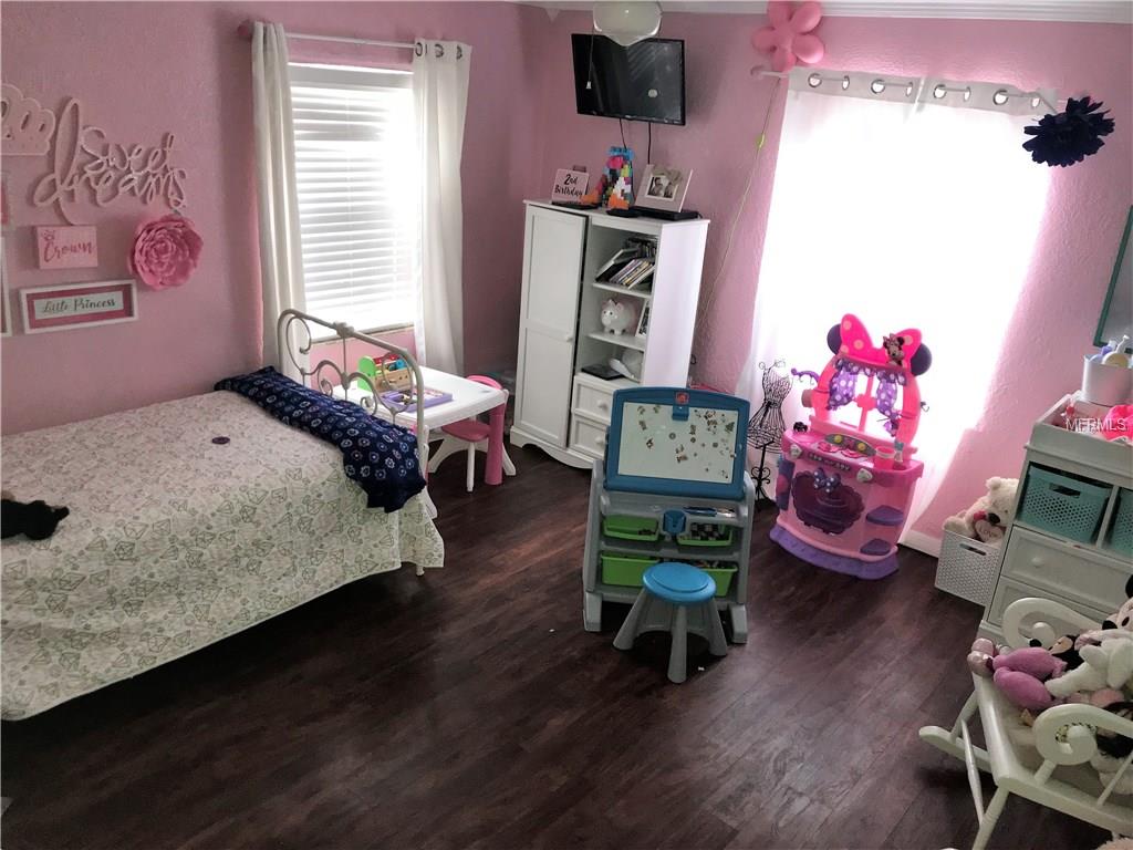 1120 DORA AVENUE, TAVARES, Florida 32778, 4 Bedrooms Bedrooms, 6 Rooms Rooms,2 BathroomsBathrooms,Residential,For sale,DORA,G4852819