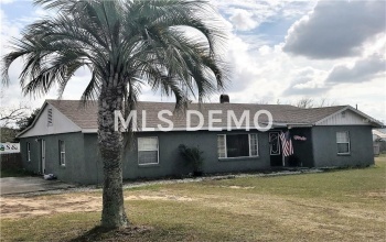 1120 DORA AVENUE, TAVARES, Florida 32778, 4 Bedrooms Bedrooms, 6 Rooms Rooms,2 BathroomsBathrooms,Residential,For sale,DORA,G4852819