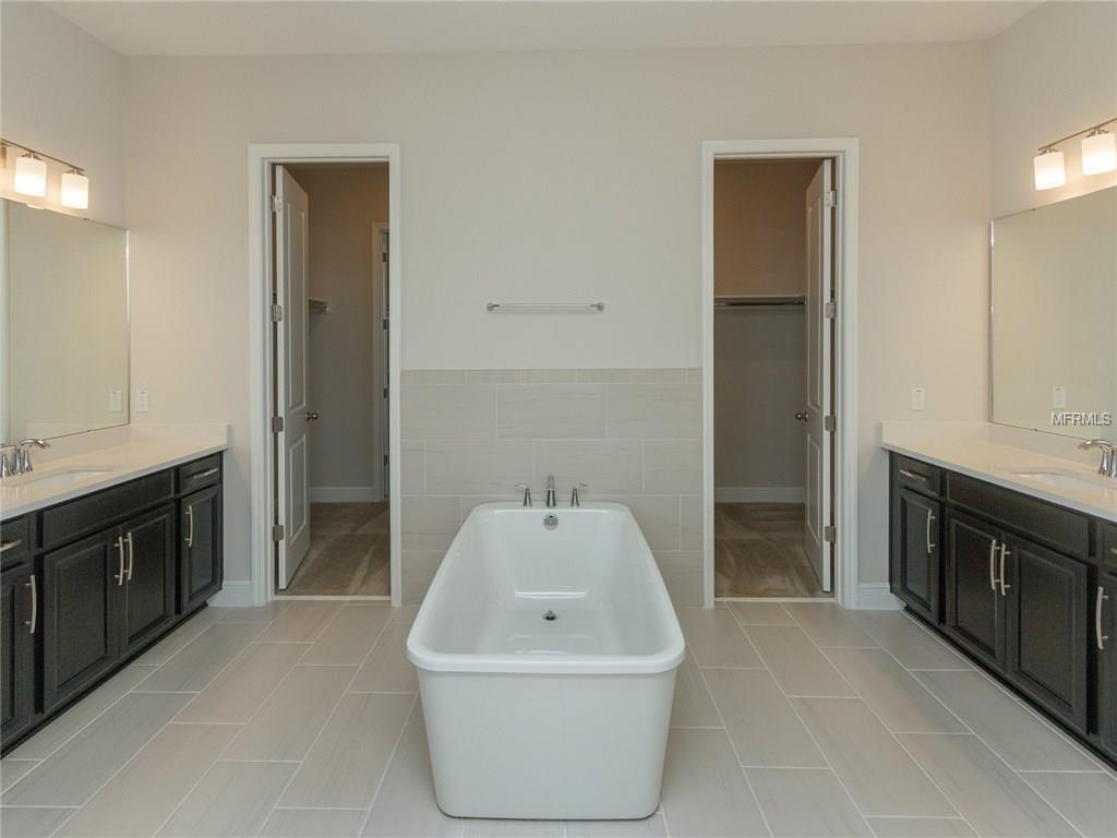 1646 HOLCOMB CREEK STREET, WINTER GARDEN, Florida 34787, 4 Bedrooms Bedrooms, 8 Rooms Rooms,3 BathroomsBathrooms,Residential,For sale,HOLCOMB CREEK,O5518335