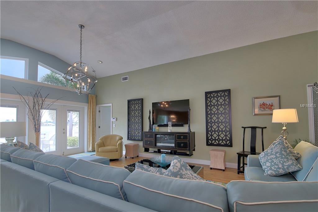 308 173RD AVENUE E, NORTH REDINGTON BEACH, Florida 33708, 2 Bedrooms Bedrooms, 5 Rooms Rooms,2 BathroomsBathrooms,Residential,For sale,173RD,U7840614