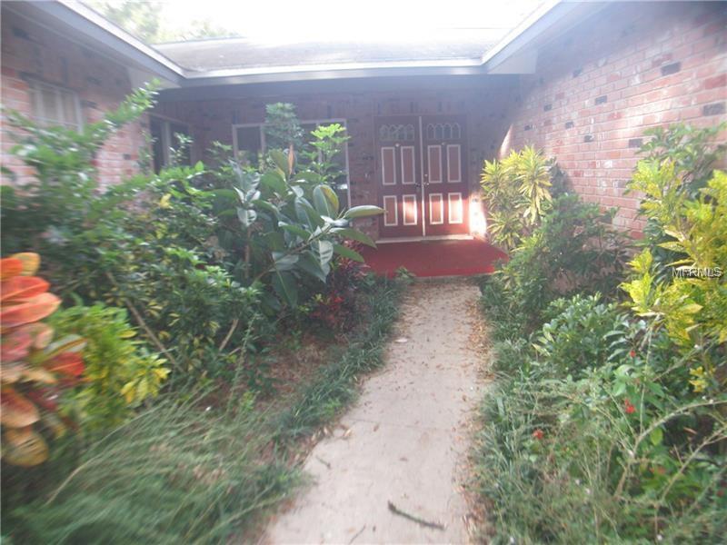 211 TOLLGATE TRAIL, LONGWOOD, Florida 32750, 3 Bedrooms Bedrooms, 7 Rooms Rooms,2 BathroomsBathrooms,Residential,For sale,TOLLGATE,O5556263