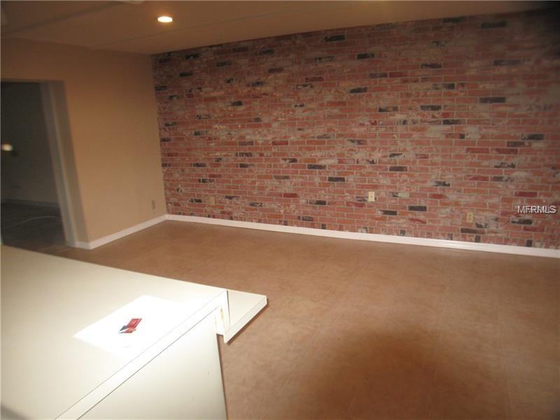 211 TOLLGATE TRAIL, LONGWOOD, Florida 32750, 3 Bedrooms Bedrooms, 7 Rooms Rooms,2 BathroomsBathrooms,Residential,For sale,TOLLGATE,O5556263