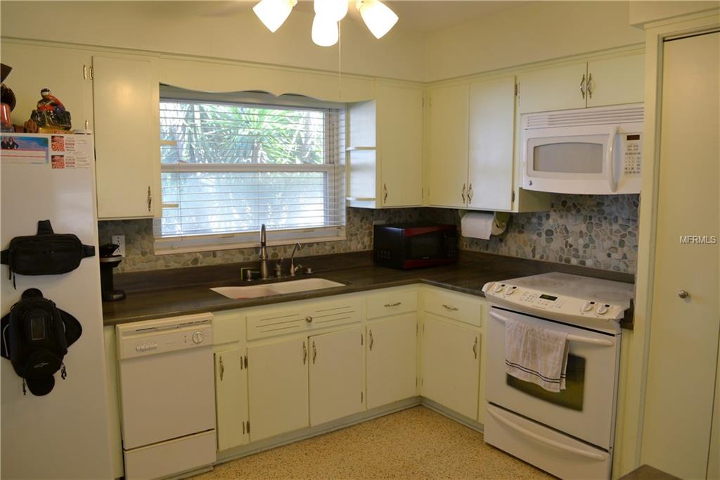 10918 90TH TERRACE, SEMINOLE, Florida 33772, 2 Bedrooms Bedrooms, 6 Rooms Rooms,1 BathroomBathrooms,Residential,For sale,90TH,U7846761