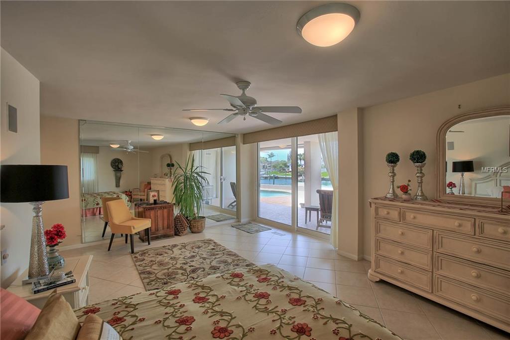 612 SNUG ISLAND, CLEARWATER BEACH, Florida 33767, 4 Bedrooms Bedrooms, 6 Rooms Rooms,3 BathroomsBathrooms,Residential,For sale,SNUG,U7801795