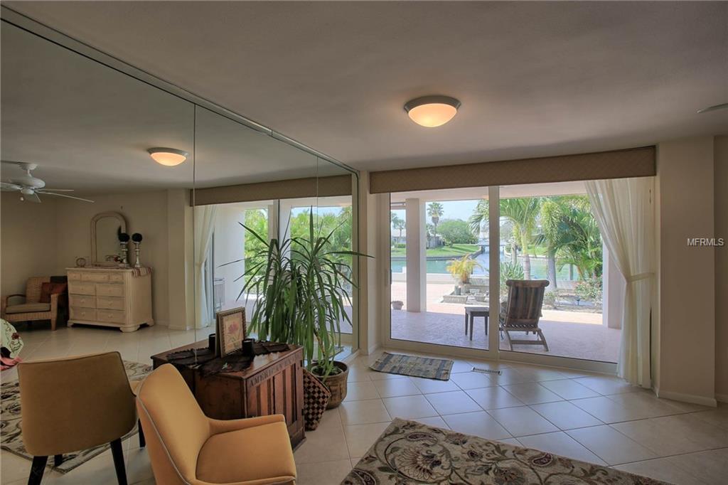 612 SNUG ISLAND, CLEARWATER BEACH, Florida 33767, 4 Bedrooms Bedrooms, 6 Rooms Rooms,3 BathroomsBathrooms,Residential,For sale,SNUG,U7801795