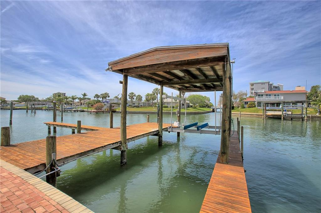 612 SNUG ISLAND, CLEARWATER BEACH, Florida 33767, 4 Bedrooms Bedrooms, 6 Rooms Rooms,3 BathroomsBathrooms,Residential,For sale,SNUG,U7801795