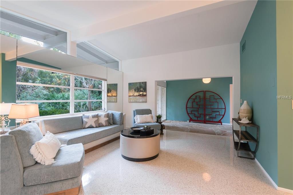 701 PINELLAS POINT DRIVE S, ST PETERSBURG, Florida 33705, 3 Bedrooms Bedrooms, 9 Rooms Rooms,2 BathroomsBathrooms,Residential,For sale,PINELLAS POINT,U7845808