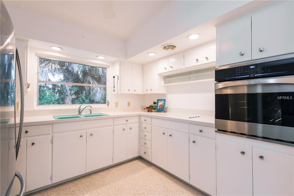 701 PINELLAS POINT DRIVE S, ST PETERSBURG, Florida 33705, 3 Bedrooms Bedrooms, 9 Rooms Rooms,2 BathroomsBathrooms,Residential,For sale,PINELLAS POINT,U7845808